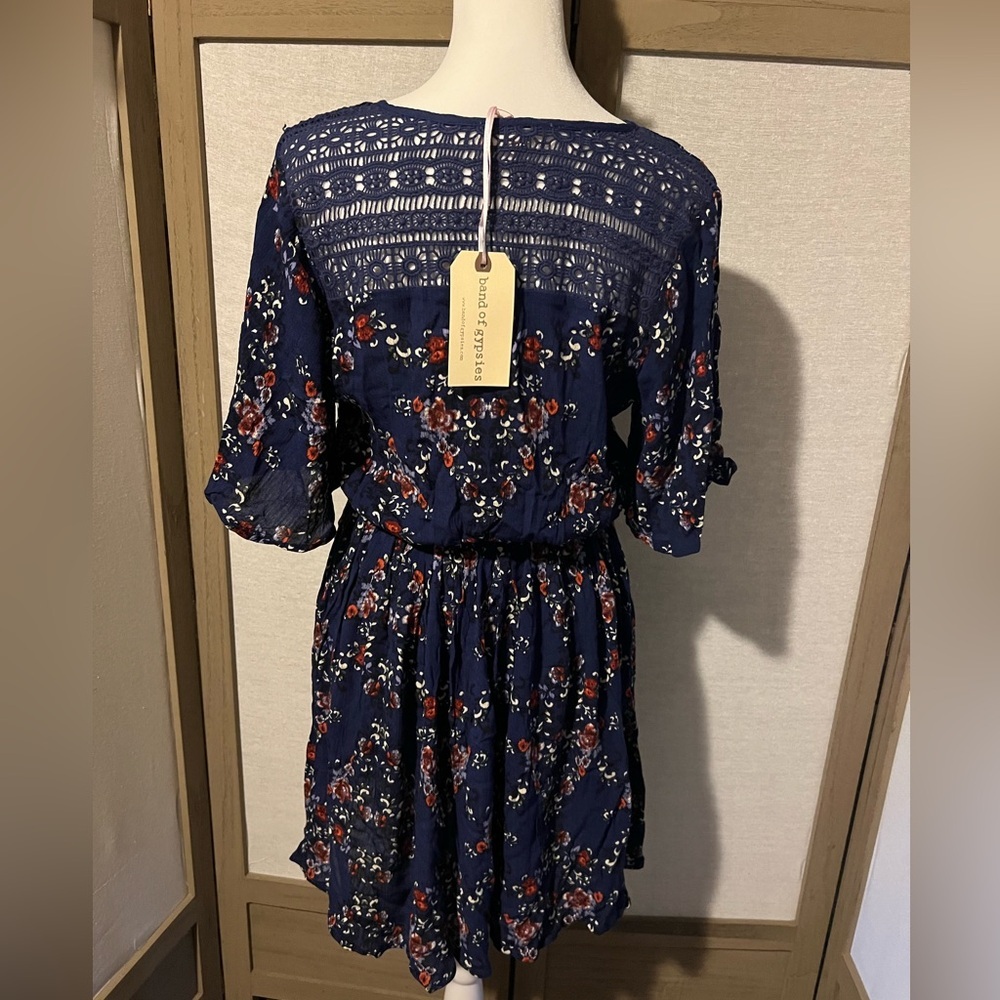Band of Gypsies Blue Floral Faux Wrap Elastic Waist Mini Dress Size Small - Picture 3 of 5